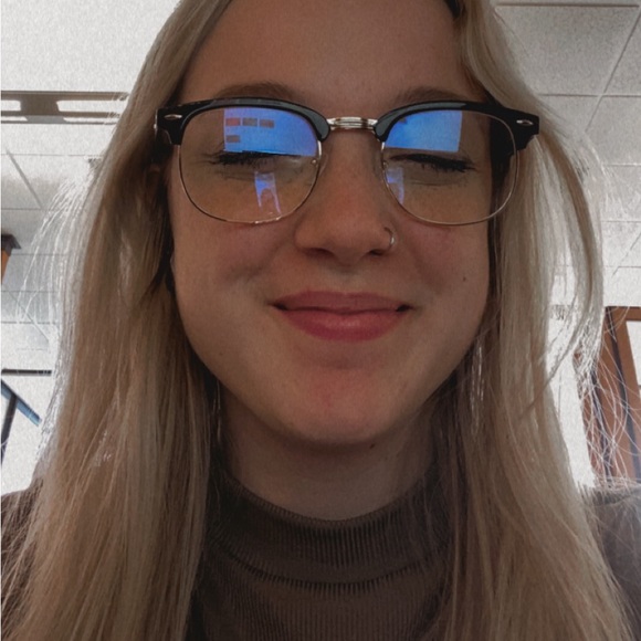 Meet your Posher, Abigail - Picture 1 of 1